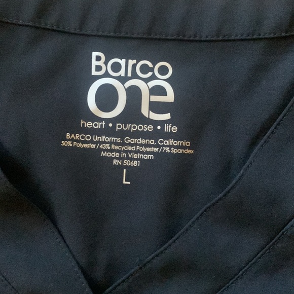 Barco One scrub top size large - Picture 4 of 7